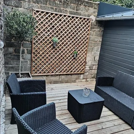 2 Pause Detente Avec Terrasse Privee Ernee